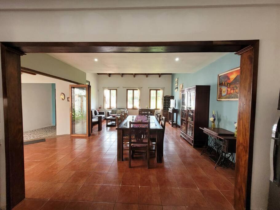 Amplia casa Antigua Guatemala con pérgola y jardín Vila Exterior foto