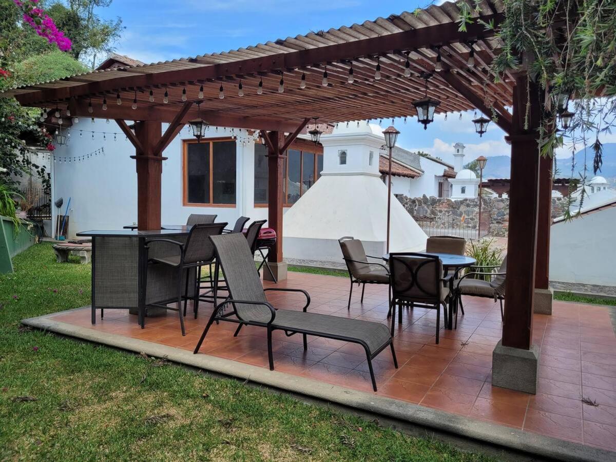 Amplia casa Antigua Guatemala con pérgola y jardín Vila Exterior foto